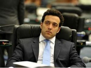 Polícia confirma morte do deputado Bernardo Carli e mais duas pessoas em queda de avião