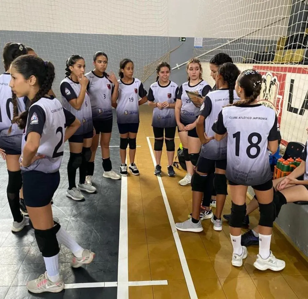 Equipes de Japira enfrentam desafios, mas mostram talento em estreia na Liga da Amizade de Vôlei