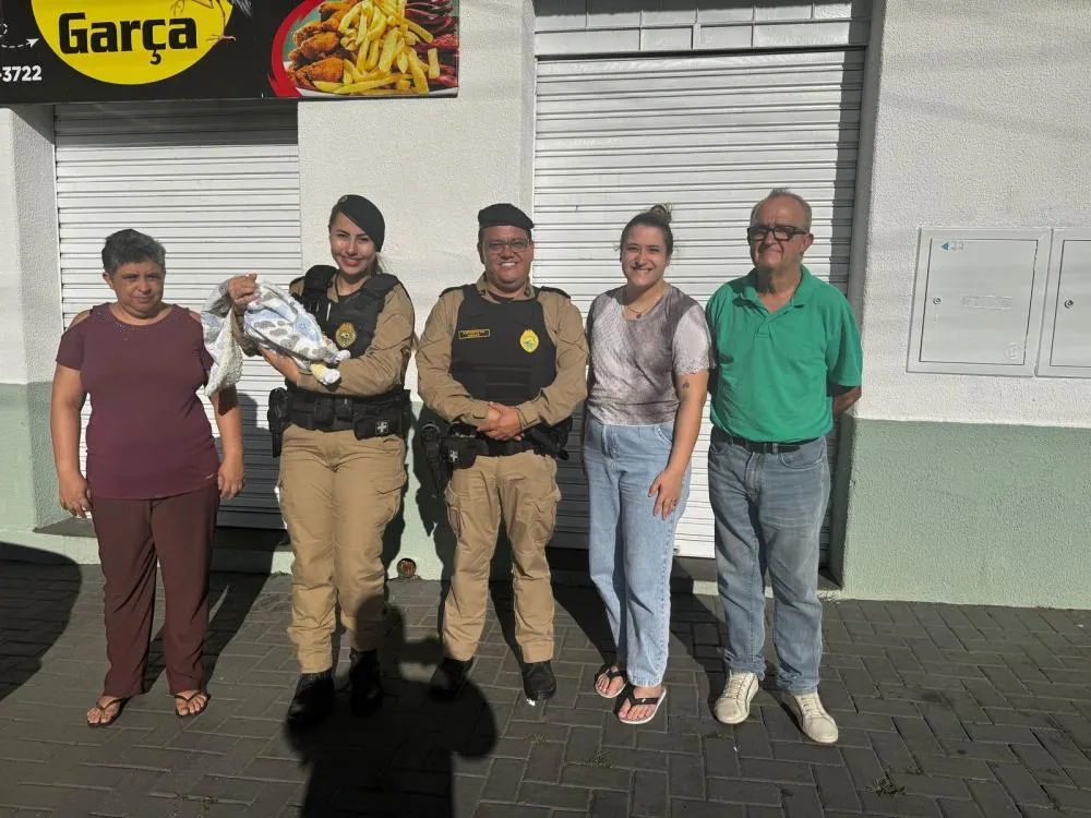 Policiais salvam a vida de bebê engasgado em Siqueira Campos