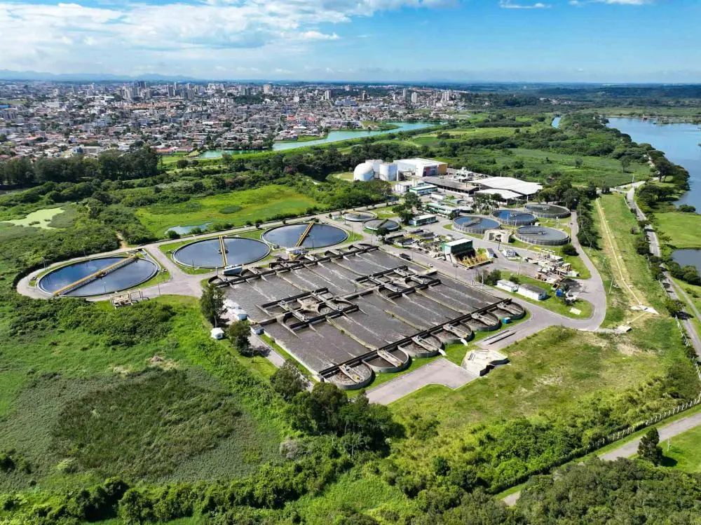 Esgoto tratado no Paraná devolve água de qualidade aos rios