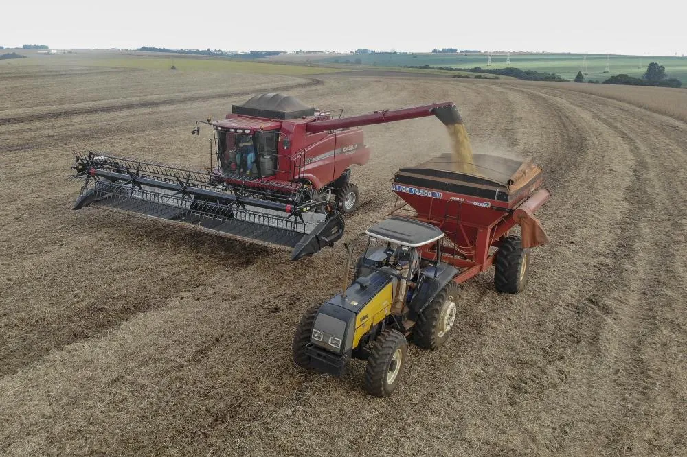 Guerra tarifária global pode virar oportunidade para produtos do Paraná, afirma Ratinho Junior