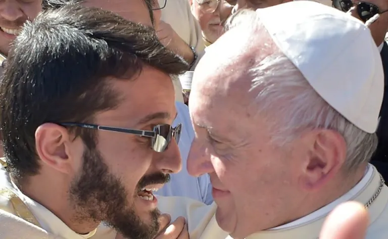 Padre do Norte Pioneiro participa de missão especial com o Papa Francisco em Roma