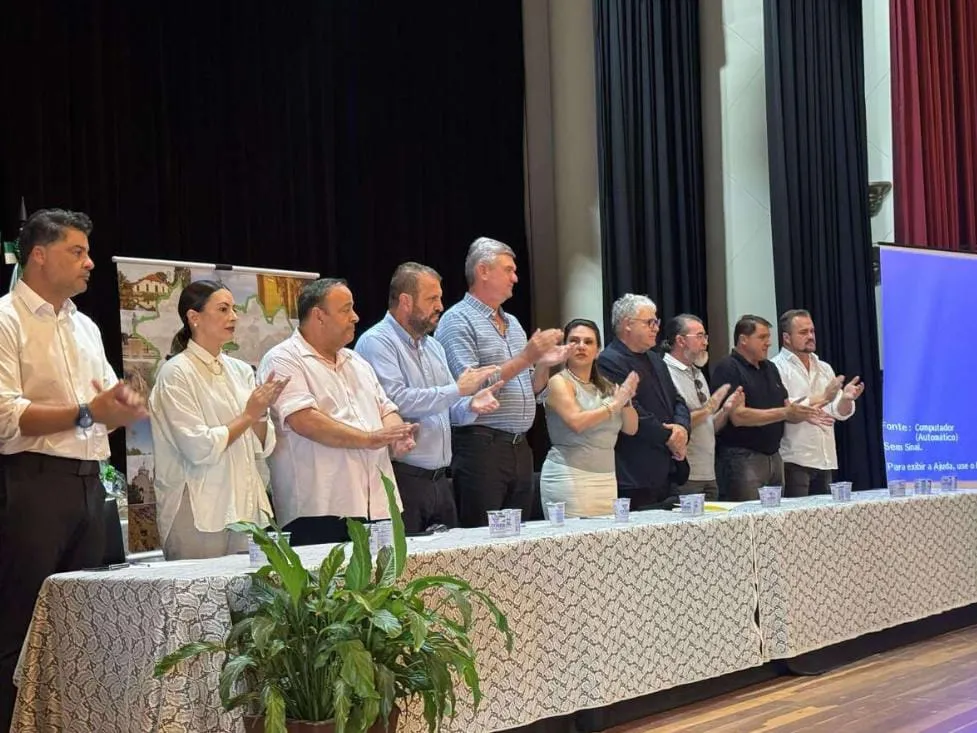 Prefeitos dos Campos Gerais debatem novo consórcio durante reunião em Palmeira