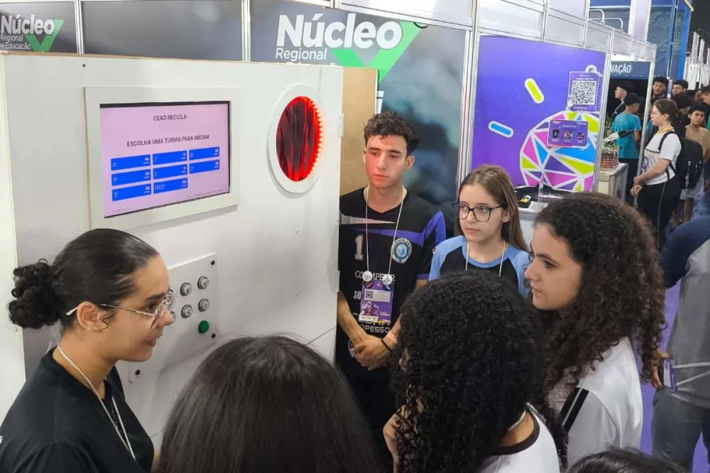 Escola do Norte Pioneiro é destaque estadual ao transformar resíduos plásticos em inovação e educação