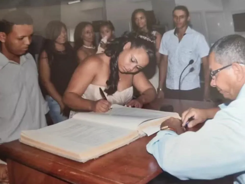 Mulher se surpreende ao descobrir que está casada com o cunhado