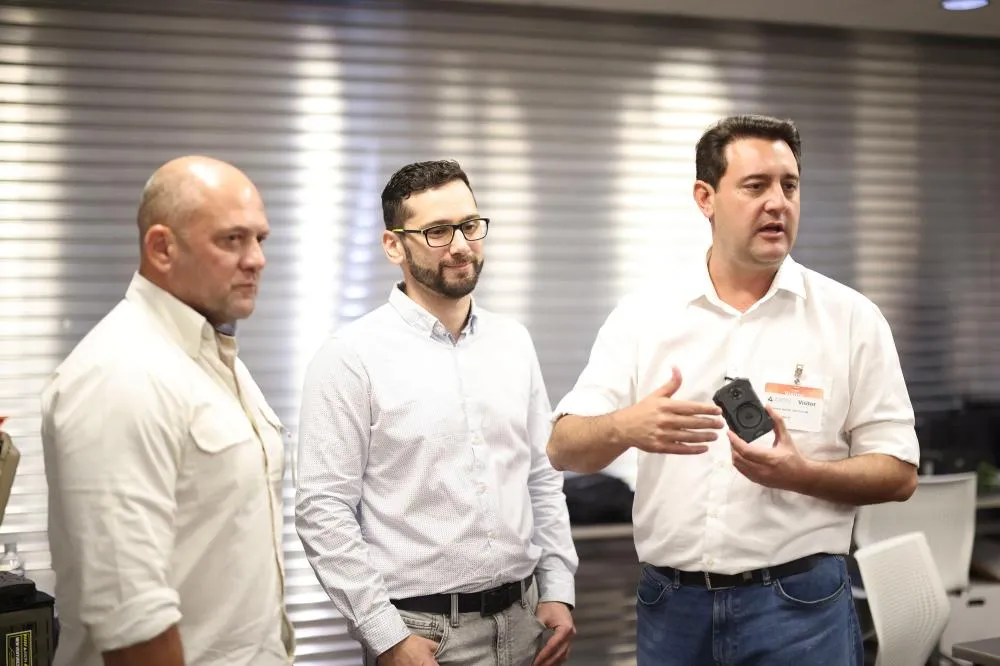 Ratinho Junior anuncia novo teste com câmeras corporais com tradução simultânea na PM