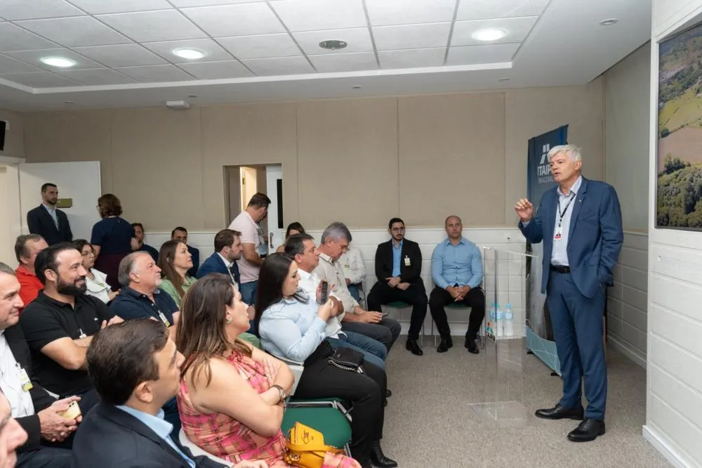 Itaipu recebe prefeitos dos Campos Gerais do Paraná