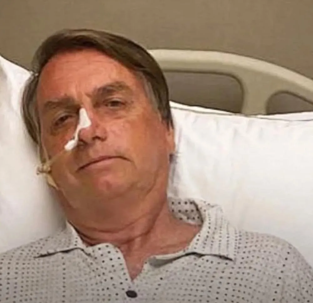 Bolsonaro se recupera após cirurgia de 12 horas e quadro clínico é estável