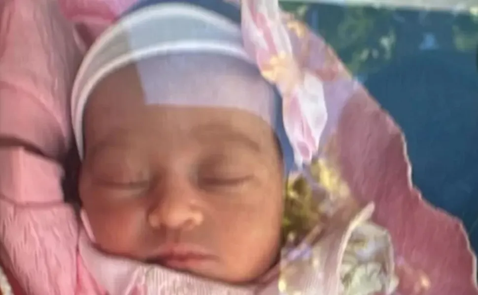 Corpo de bebê desaparecida é encontrado em armário na casa da mãe