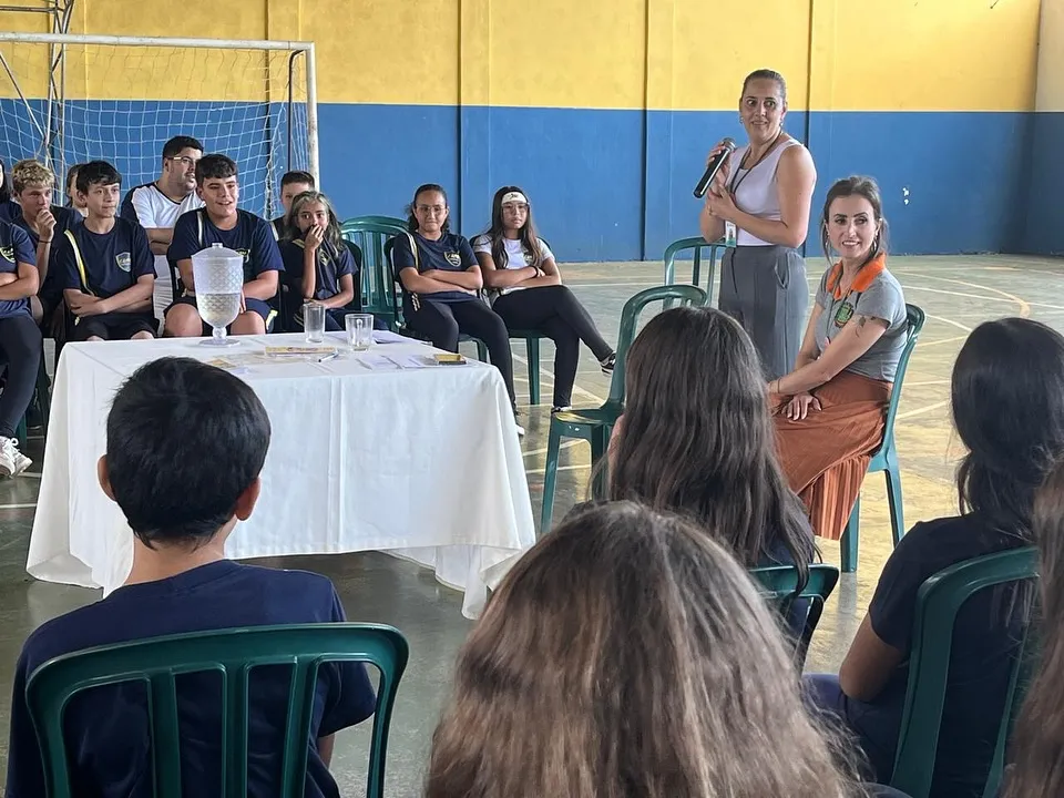 Alunos de Arapoti participam de palestra sobre prevenção e combate ao Bullying
