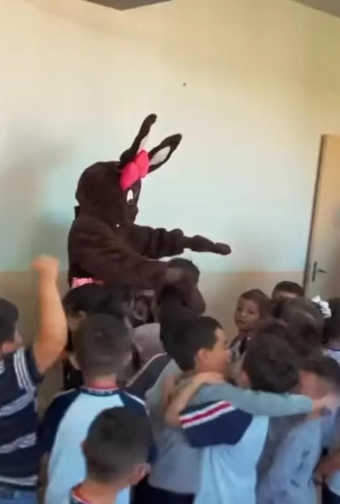 Cerca de 700 crianças da rede municipal recebem Ovos de Páscoa em São José da Boa Vista