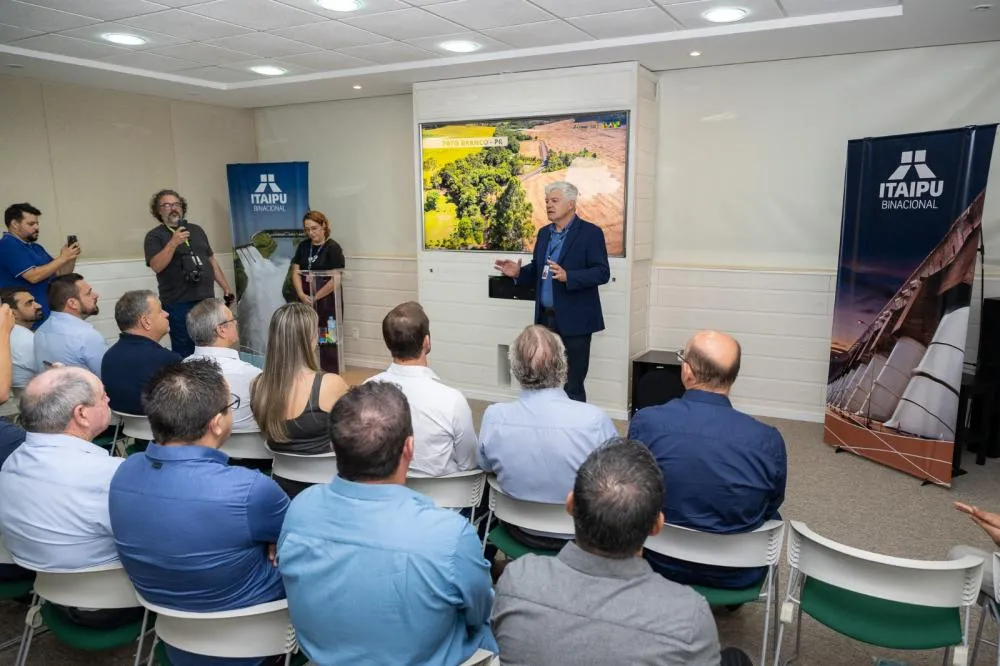 Itaipu recebe prefeitos(as) da Associação do Cantuquiriguaçu