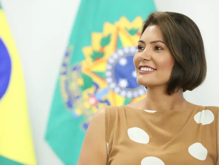Michelle Bolsonaro processa José de Abreu e ator reage com deboche