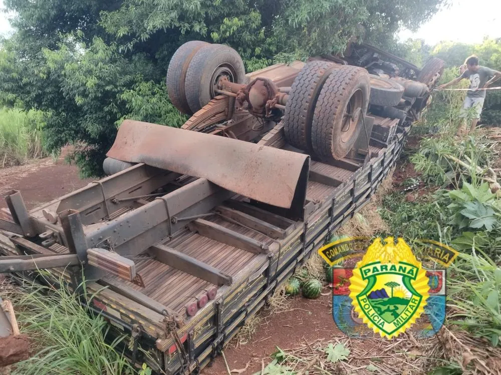 Acidente mata caminhoneiro na PR092