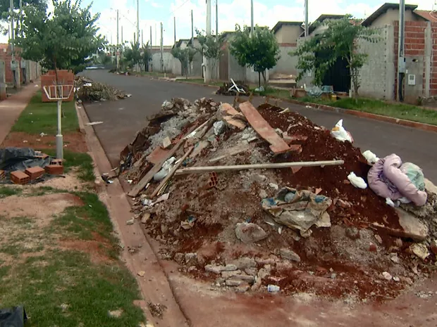 Lei Municipal proíbe descarte de entulhos e materiais de construção nas ruas de Joaquim Távora