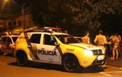 Embriagado, homem invade igreja armado com uma faca