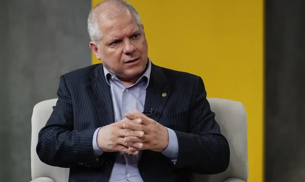 Justiça determina afastamento do presidente do INSS por suposto esquema de descontos criminosos