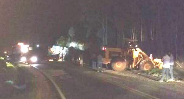 Homem morre em acidente envolvendo moto e carreta