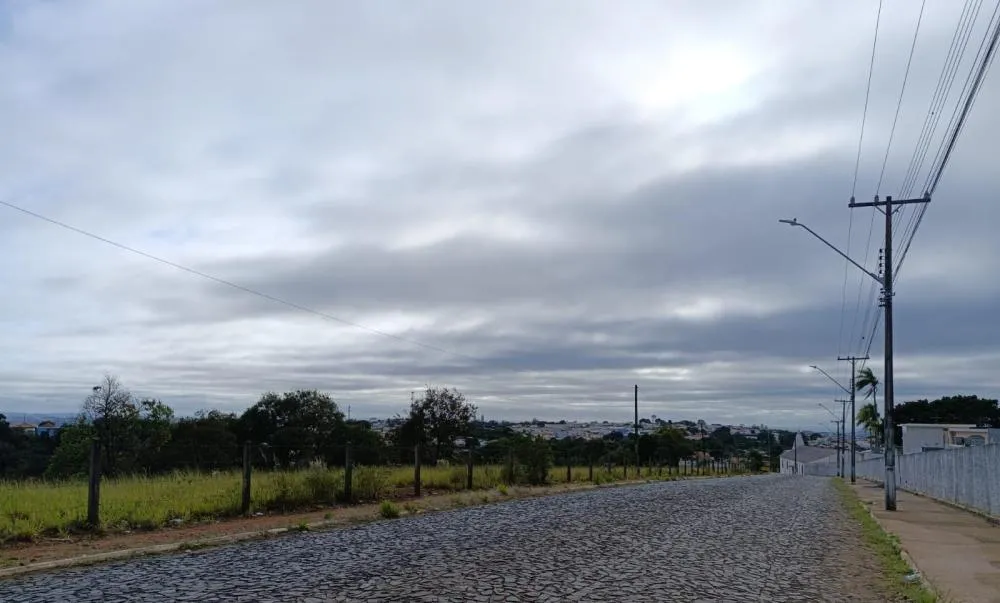 Chuva dará trégua neste final de semana, mas temperaturas continuarão baixas na região; volta a chover na segunda-feira