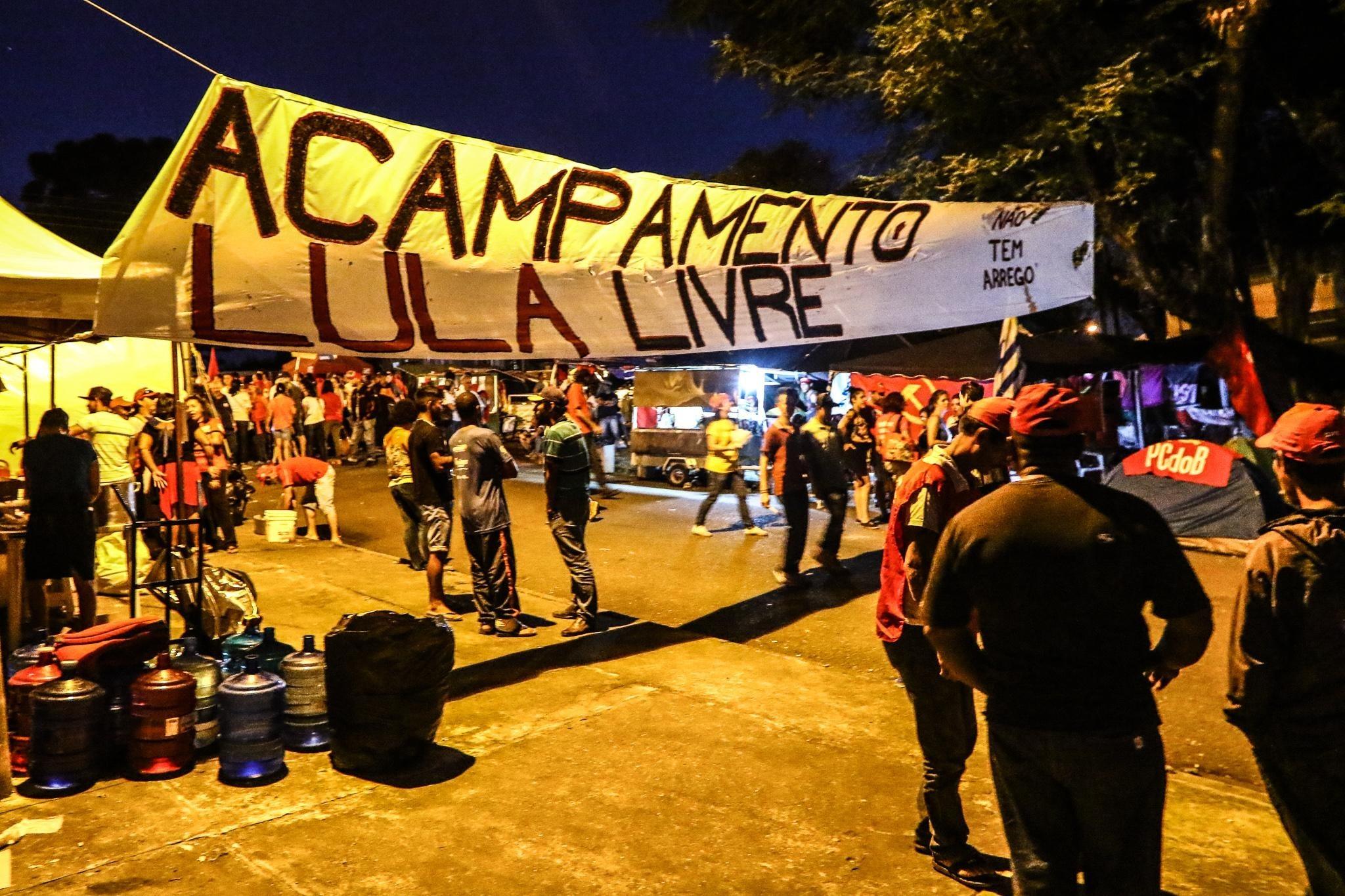 'Vaquinha' do PT para 'vigília' pró-Lula em Curitiba já arrecadou R$ 1 milhão