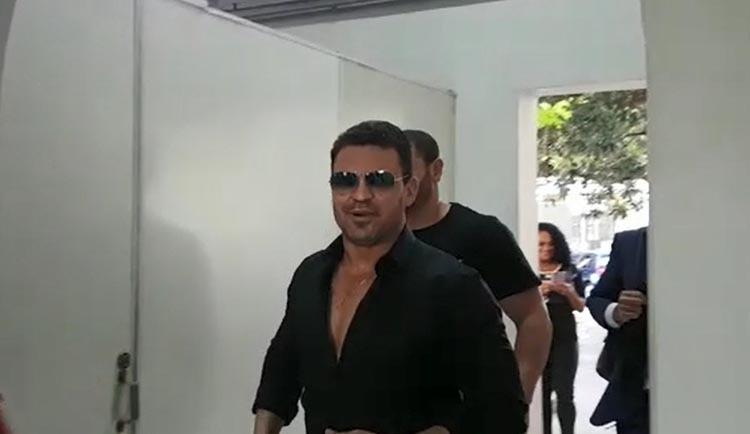 Suspeito de estelionato, sertanejo Eduardo Costa depõe
