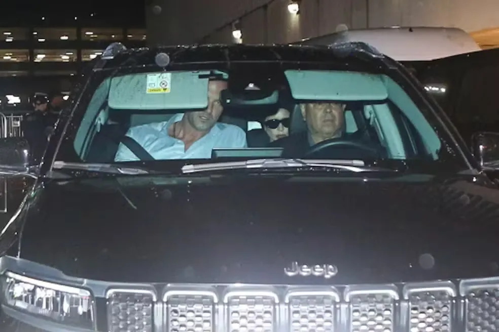 Lady Gaga mandou apagar luzes de terminal do Galeão para desembarcar