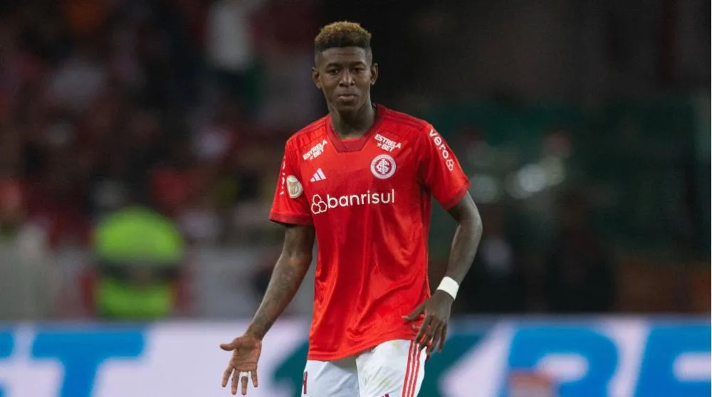 Do Norte Pioneiro para o mundo: Zagueiro de Jacarezinho que passou pelo Palmeiras e pela Seleção atua pelo Internacional