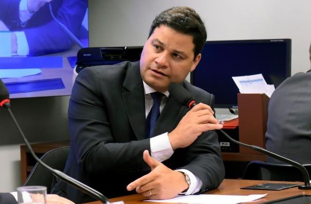 Deputado propõe perda “automática” do mandato a políticos condenados