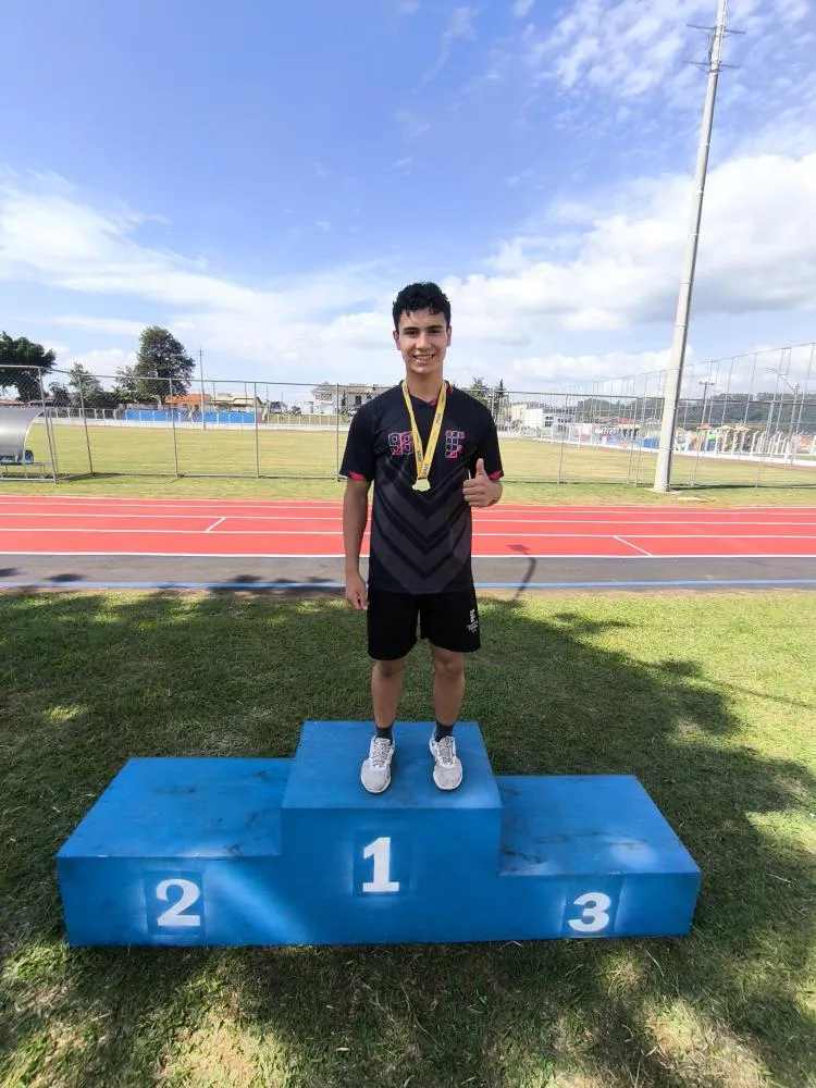 Estudante de Jaguariaiva vence prova de três mil metros e é campeão dos Jogos Escolares