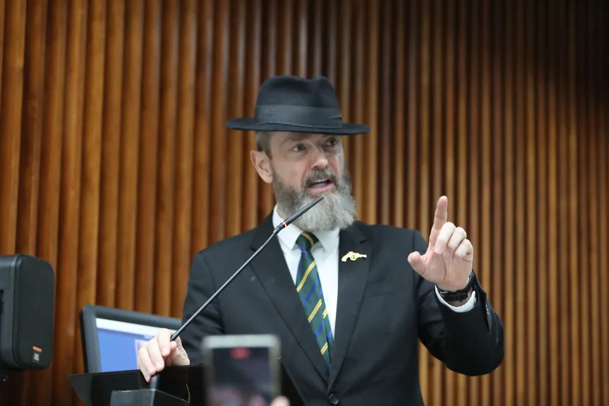 Deputado apresenta projeto de Lei que prevê a proibição de cotas para pessoas trans nas universidades públicas