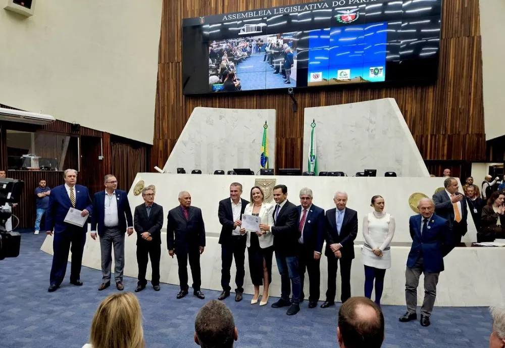 Secretária de Saúde de Arapoti recebe homenagem na Assembleia Legislativa do Paraná