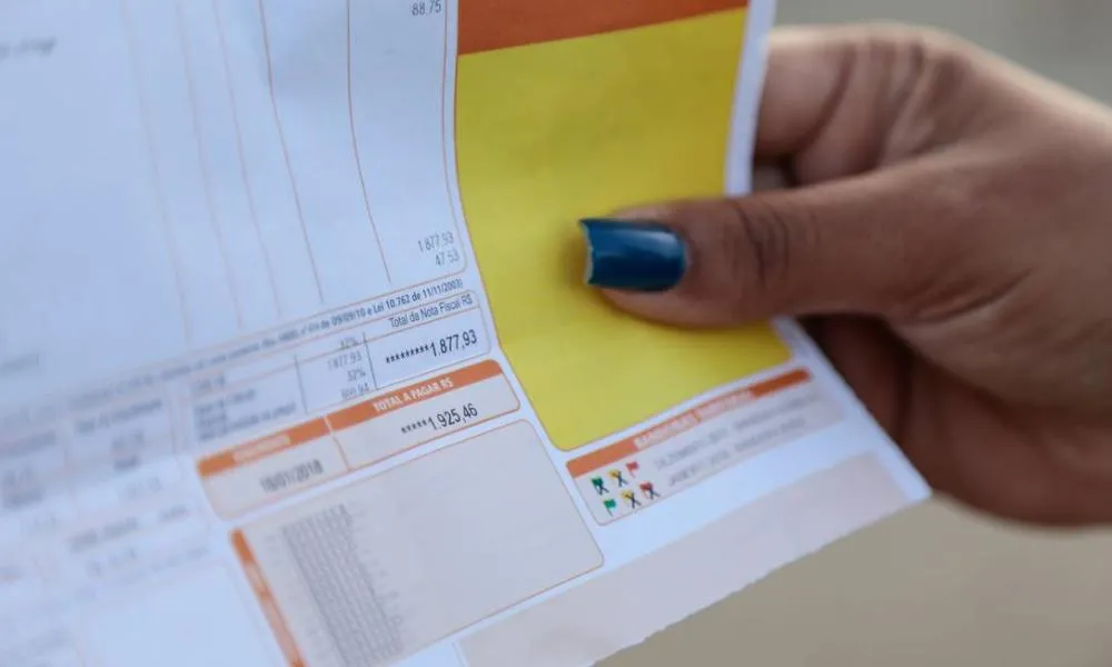 Conta de luz ficará mais cara em maio; veja como economizar