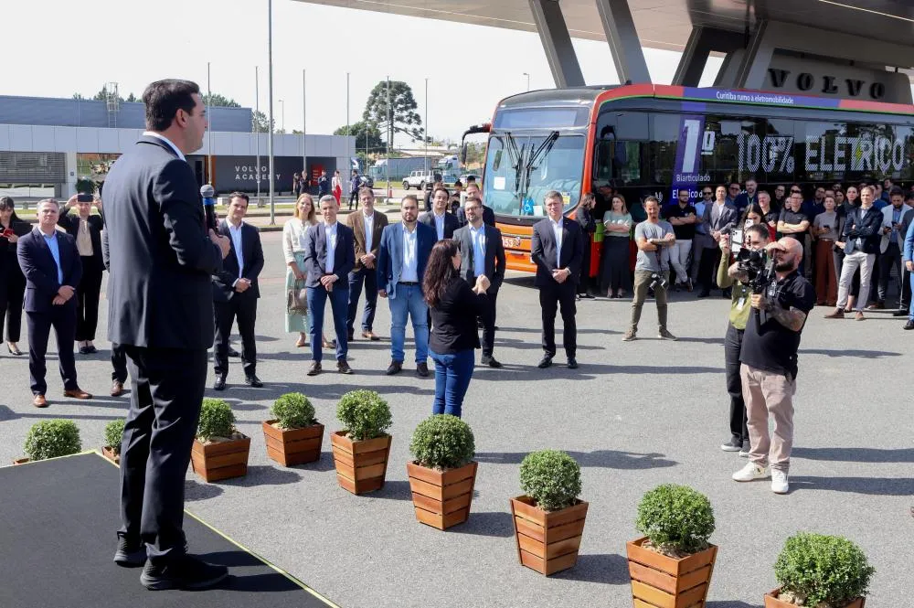 Primeiros biarticulados elétricos do mundo serão fabricados no Paraná