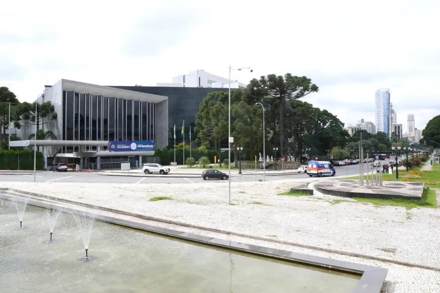 Agenda da Assembleia tem reunião em Maringá, debates importantes e homenagens