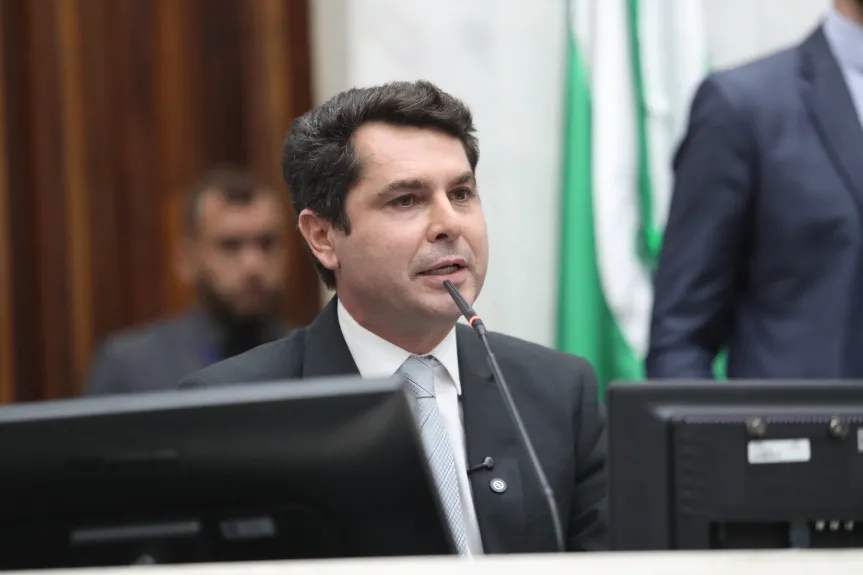 Presidente Alexandre Curi (PSD) determina mais rigor contra discursos ofensivos dos parlamentares