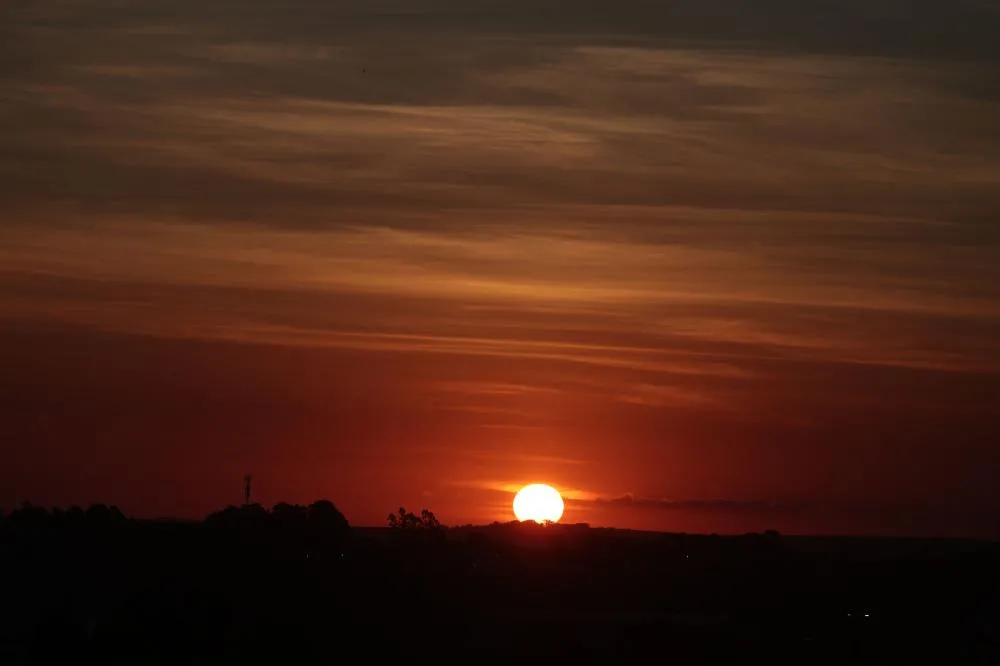 Umidade relativa do ar fica abaixo de 40% no Paraná nos próximos dias, alerta Simepar