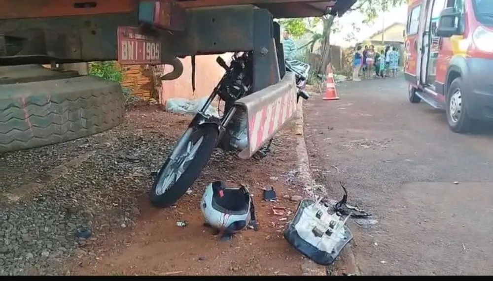 Motociclista morre após bater em caminhão parado no Norte Pioneiro