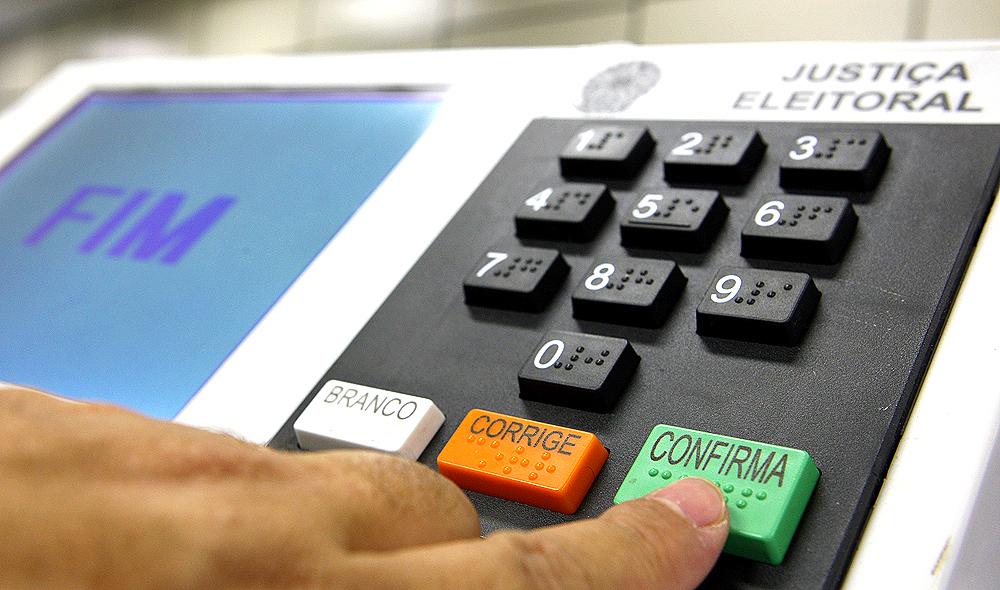 Começa prazo para eleitor solicitar o direito de votar fora do domicílio eleitoral