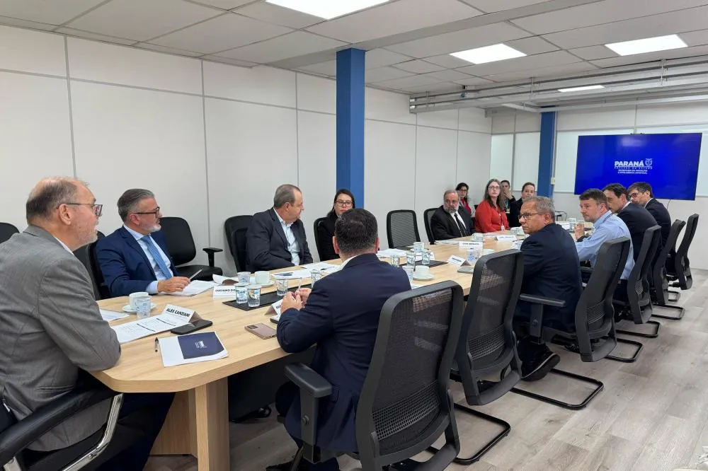 Paraná instala Conselho de IA e avança na regulamentação da tecnologia no setor público