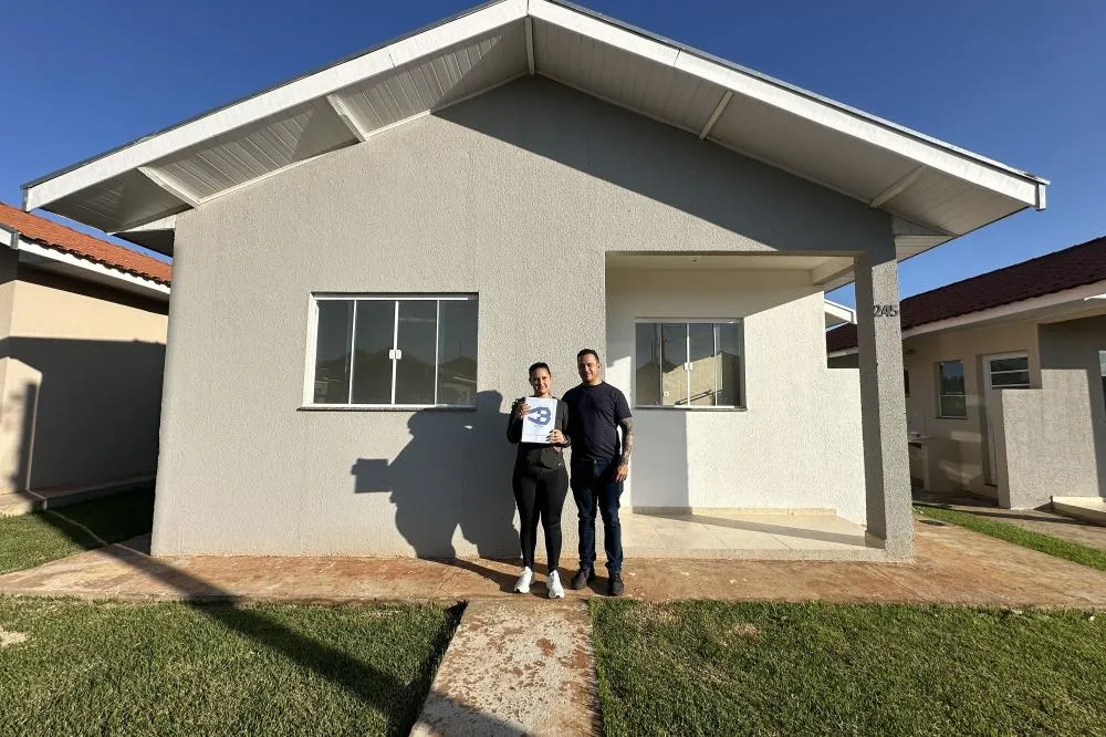 Cohapar entrega chaves da casa própria a 48 famílias de Japira