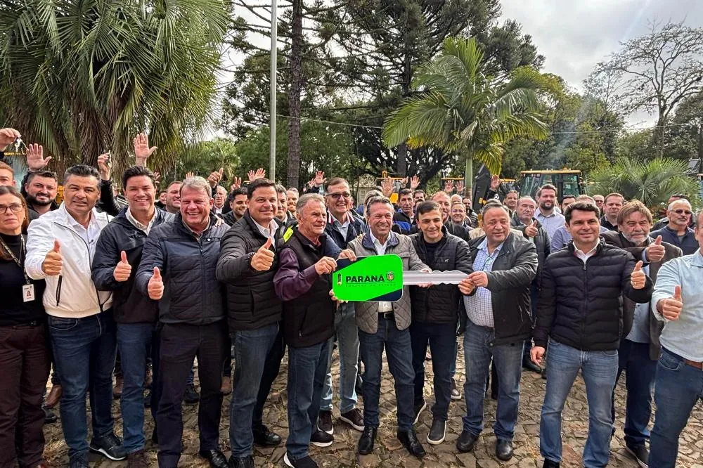 Governo entrega retroescavadeiras para Wenceslau Braz e cinco municípios da região