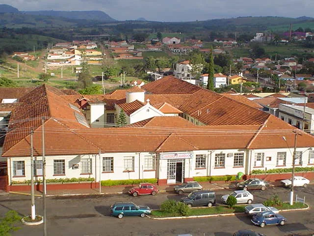 Vereadores pedem abertura de CPI para investigar gestão da Santa Casa de Jacarezinho