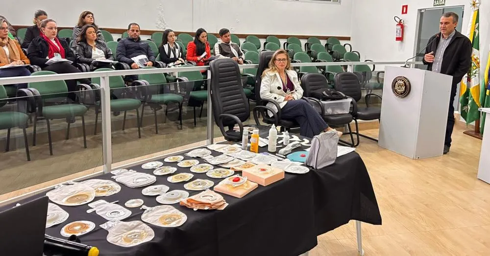 Profissionais de Saúde de Arapoti participam de capacitação em Ostomias