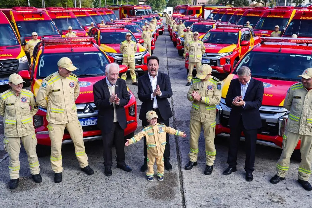 Governo entrega veículo e equipamentos para Bombeiros do Norte Pioneiro