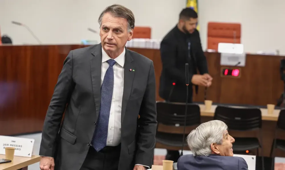 Bolsonaro nega ter cogitado plano de golpe de Estado
