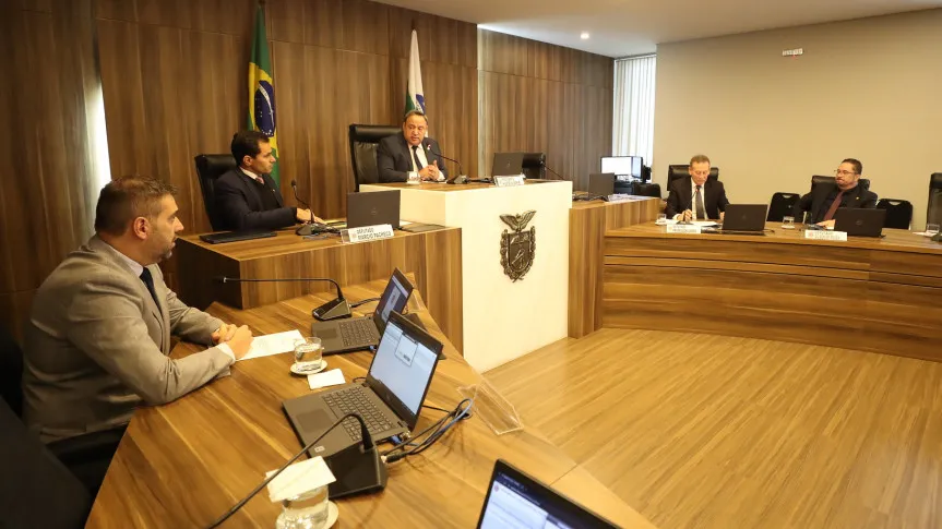 Proposta que reajusta salários dos professores da rede pública avança no Legislativo