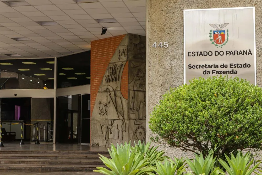 Ratinho Junior assina decreto que impõe novas medidas para reduzir despesas