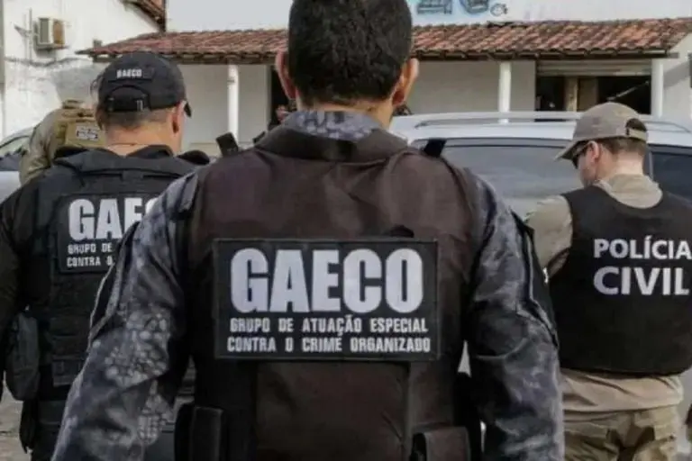 Gaeco cumpre mandados em Siqueira Campos por fraude em licitações de merenda escolar