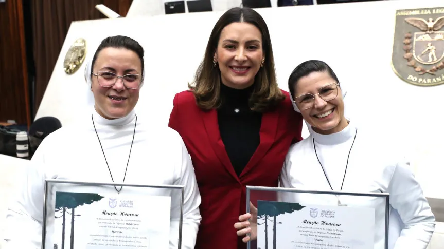 Irmãs dos Campos Gerais que viralizaram com beatbox da música “Vocação” recebem homenagem na Assembleia Legislativa