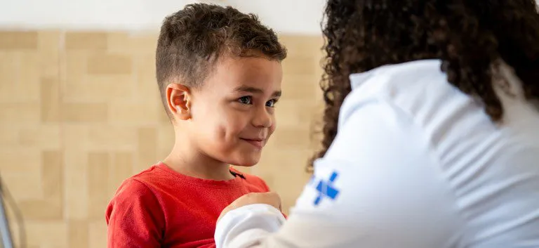 Governo lança programa para reduzir filas de espera no SUS com reforço de especialistas e uso da rede privada